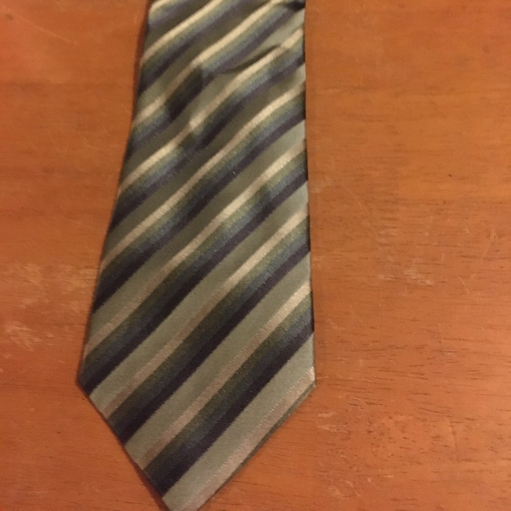 NWT Kenneth Cole Reaction Tie. Multi Colored 100%Silk